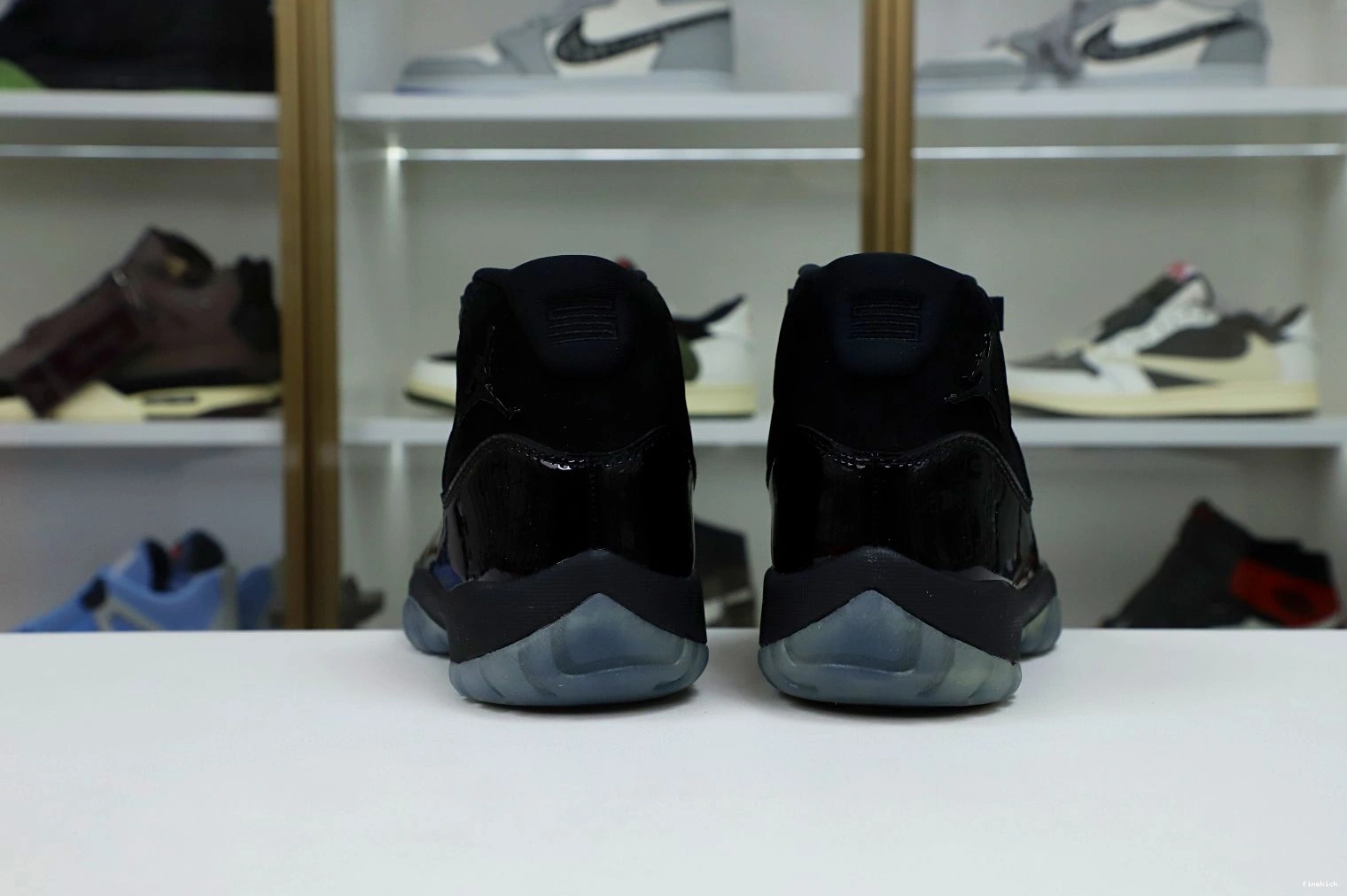 AIR RETRO JORDAN AND 'CAP 11 GOWN' 1115